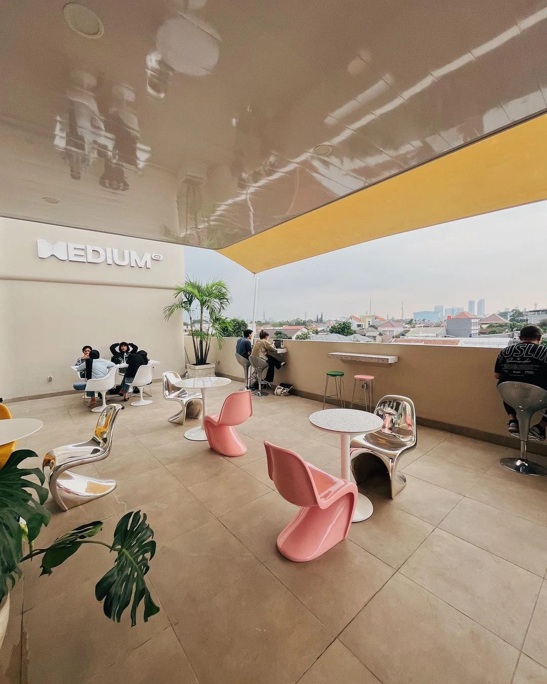 Medium Social Space Jakarta Jam Buka, Menu & Lokasi Medium Social Space Jakarta Jam Buka, Menu & Lokasi