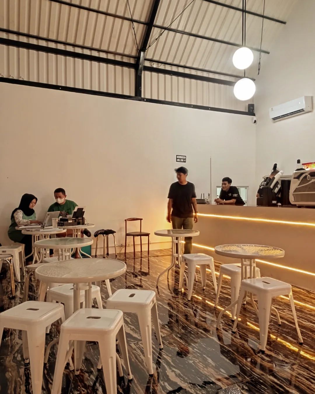Coffee Shop Terbaru di Jakarta Coffee Shop Terbaru di Jakarta