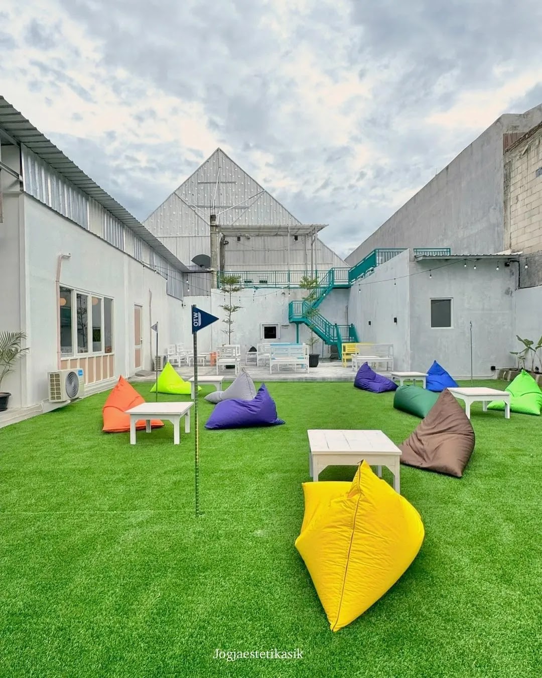 OTW Seturan Jogja Kelezatan Menu & Lokasi yang Memikat OTW Seturan Jogja Kelezatan Menu & Lokasi yang Memikat