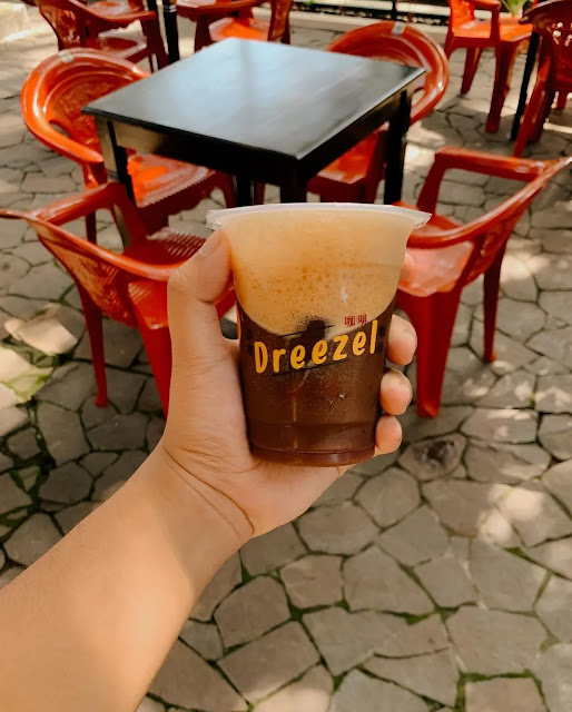 Menu di Dreezel Coffee Hasanudin Menu di Dreezel Coffee Hasanudin